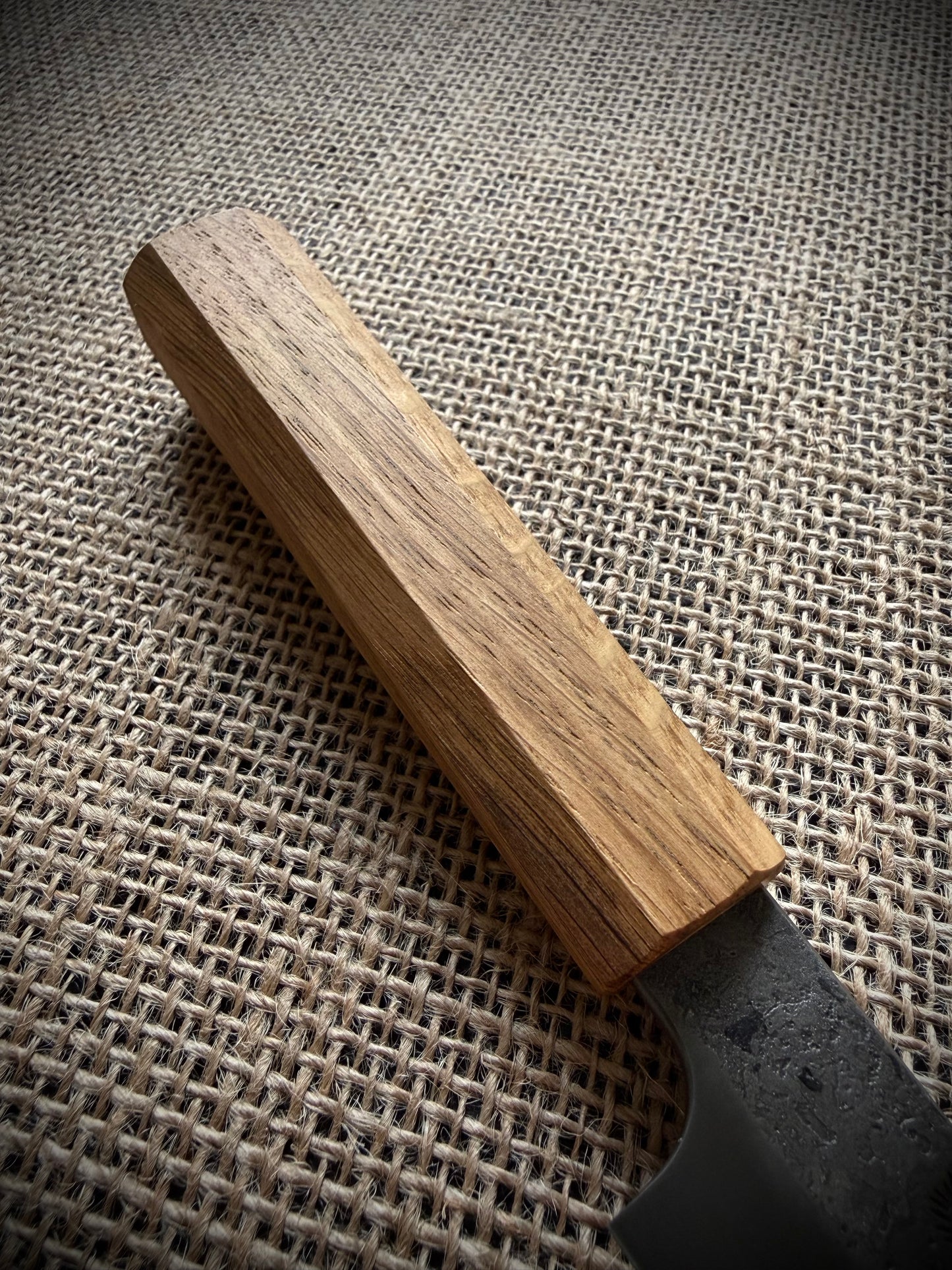 Petty knife | Carbon steel | Oak handle